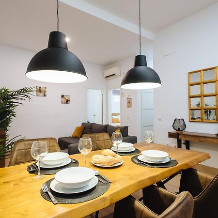 Hostly Rbh0 Modern Apartment Sevilla Bagian luar foto