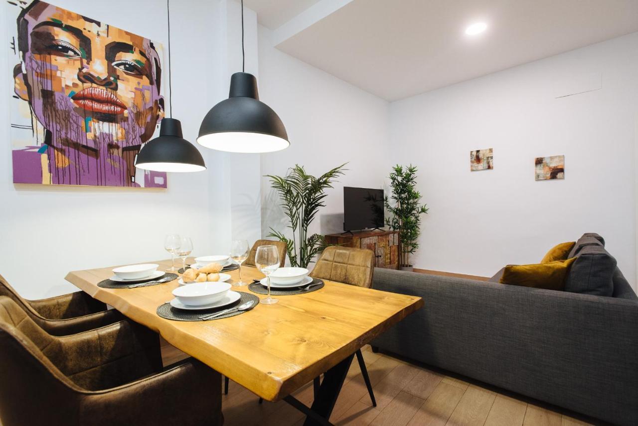 Hostly Rbh0 Modern Apartment Sevilla Bagian luar foto