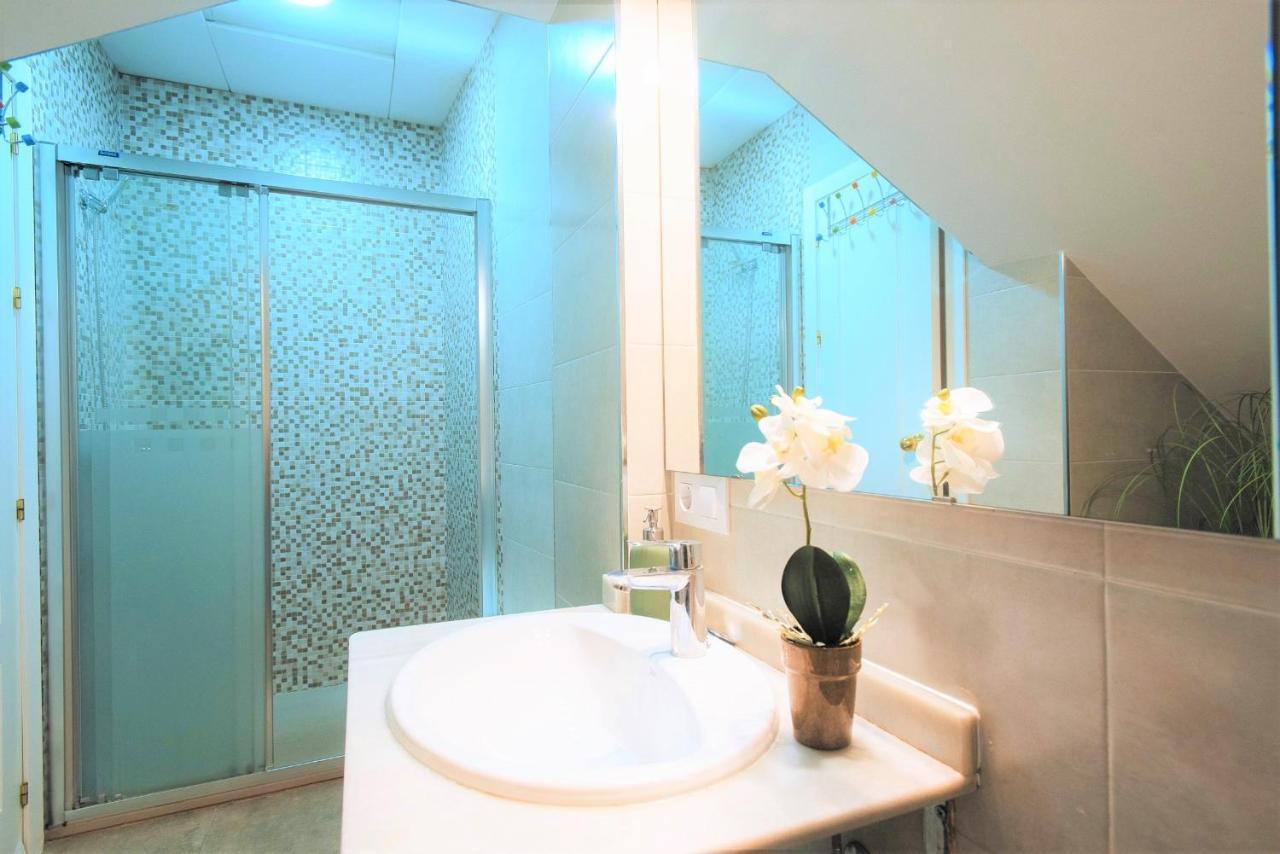 Hostly Rbh0 Modern Apartment Sevilla Bagian luar foto