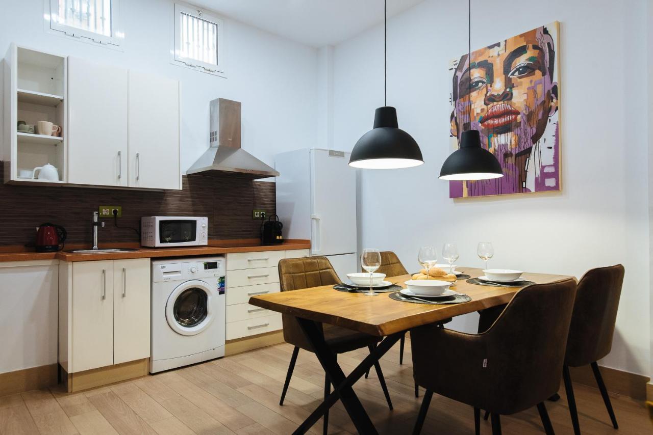 Hostly Rbh0 Modern Apartment Sevilla Bagian luar foto