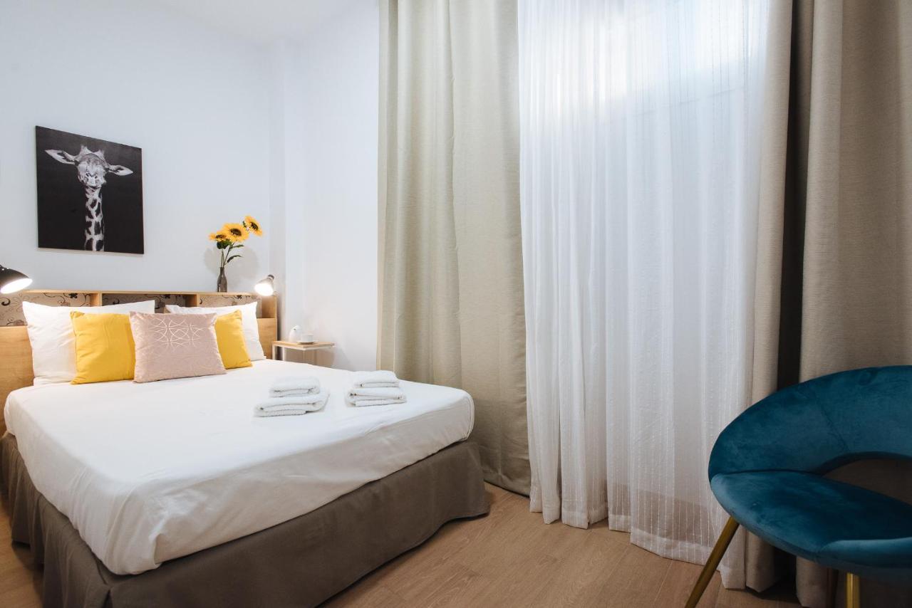 Hostly Rbh0 Modern Apartment Sevilla Bagian luar foto