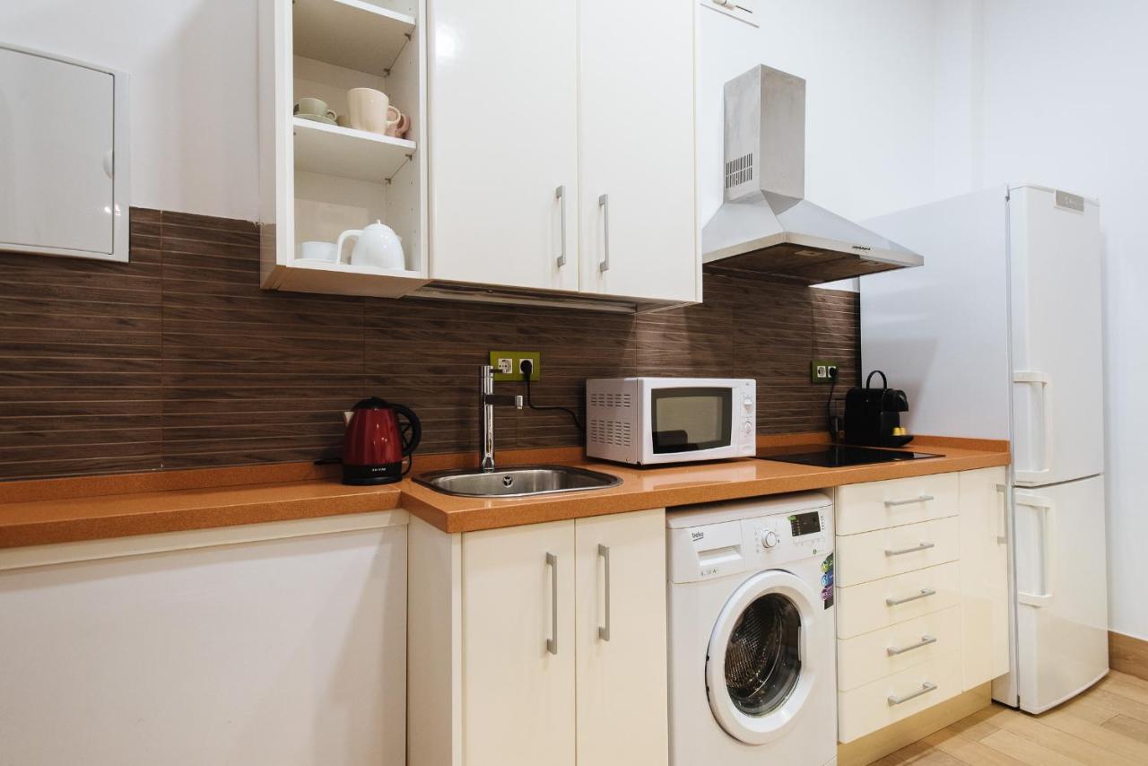 Hostly Rbh0 Modern Apartment Sevilla Bagian luar foto