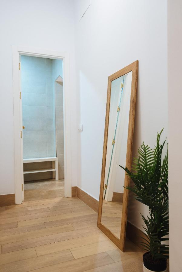 Hostly Rbh0 Modern Apartment Sevilla Bagian luar foto