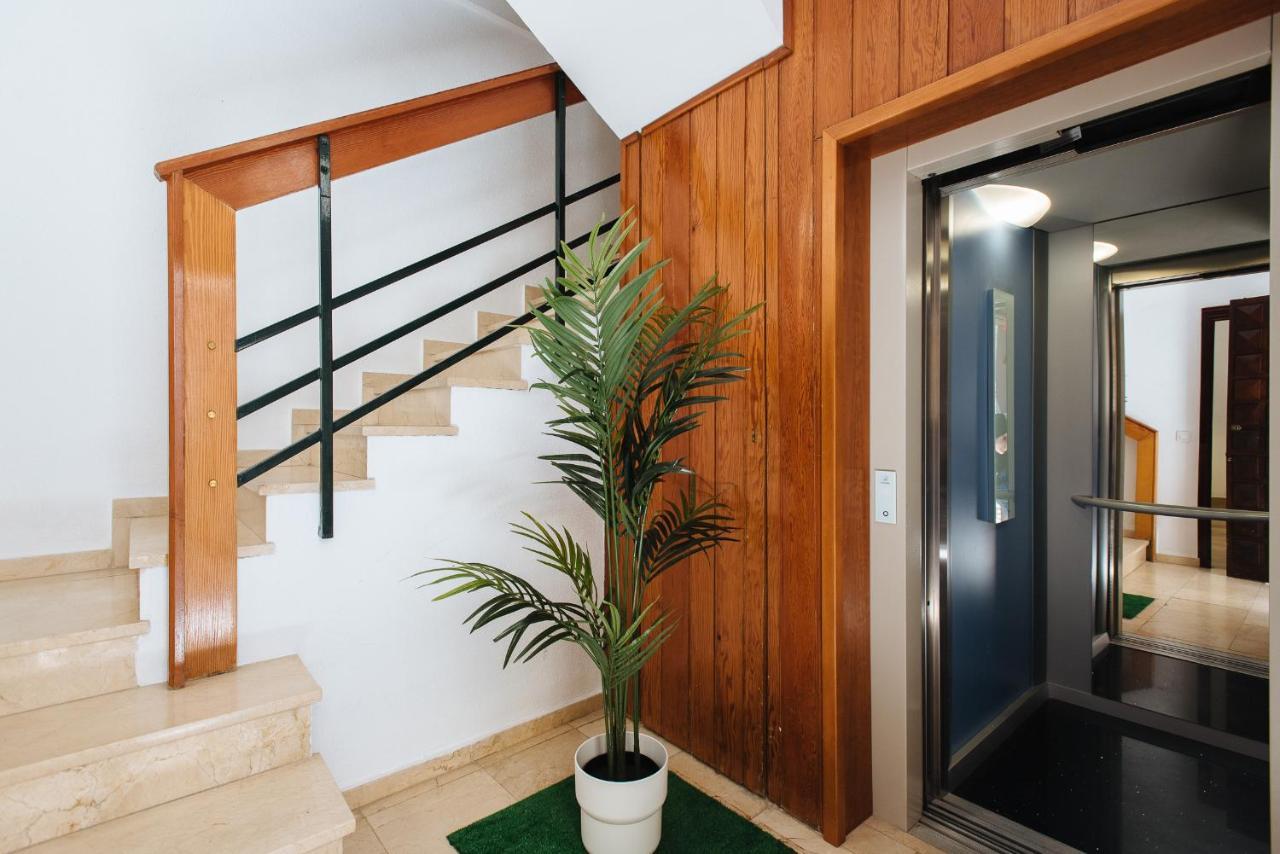 Hostly Rbh0 Modern Apartment Sevilla Bagian luar foto