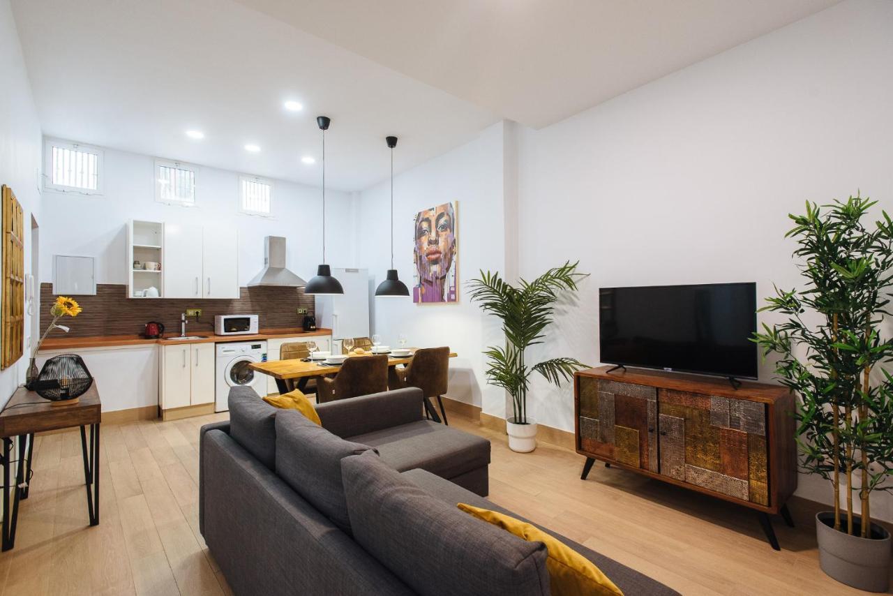 Hostly Rbh0 Modern Apartment Sevilla Bagian luar foto